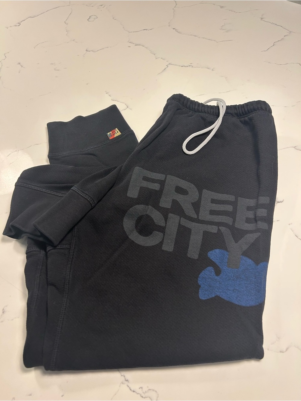freecity Black Sweatpants Blue Logo